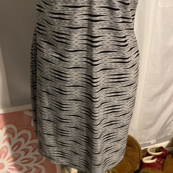 NWOT ATHLETA KIKI SWIM DRESS BLK/WHITE/GREY  W/ADJ STRAPS&BUILT IN BRA - Picture 6 of 11